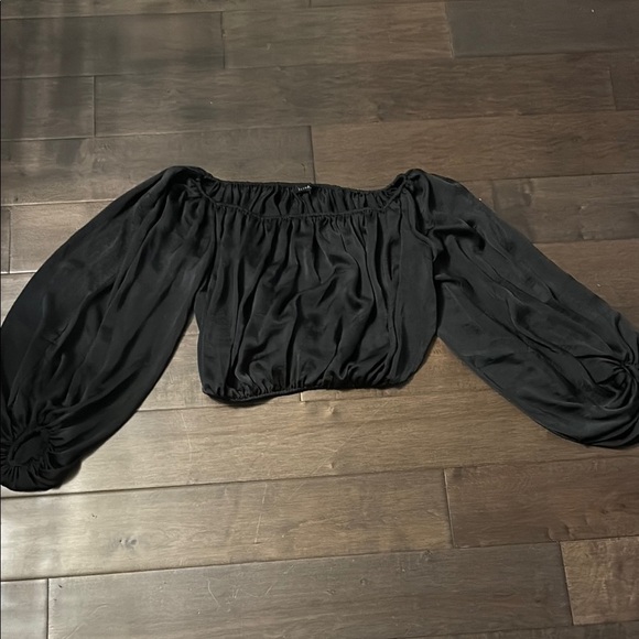 Yaya & co Black Off-Shoulder crop top Blouse, elastic cuffs, size small - Picture 5 of 8